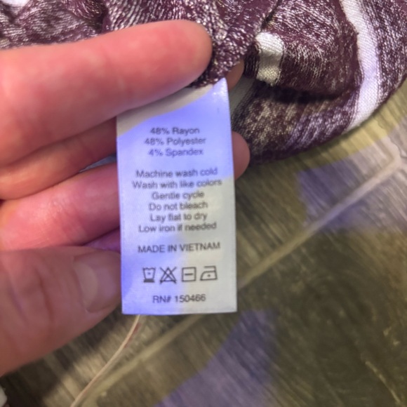 ⭐️ 3/$21 ⭐️ Market & Spruce Maroon and White Knit Top Size Small - Picture 6 of 7